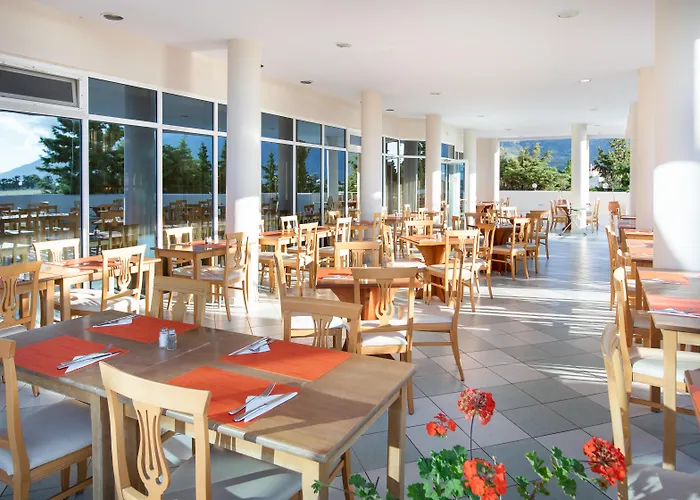 君主海滩酒店 5*